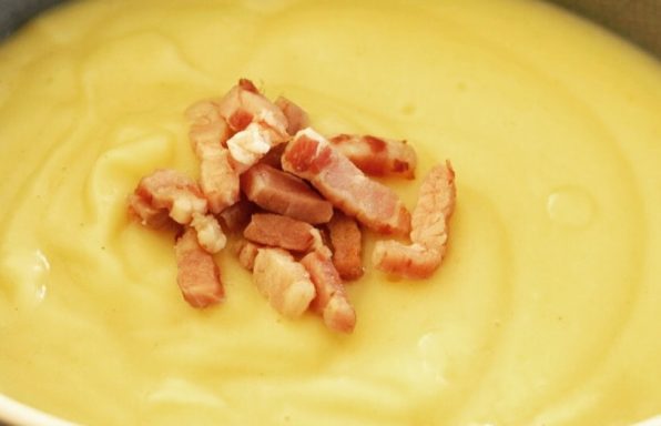 Velouté de panais à la pomme de terre et aux lardons